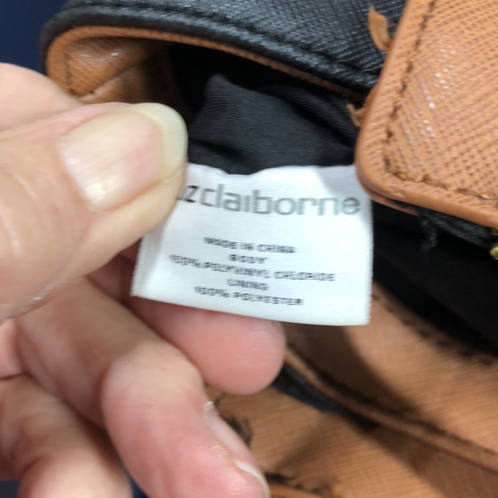 Liz Claiborne bag large compartment - Picture 8 of 9